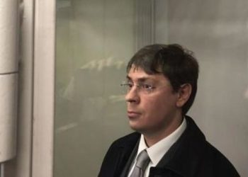 С экс-депутата Крючкова сняли электронный браслет