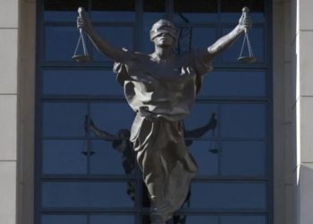 Окружной суд вернул Горбатюку исковое заявление против Луценко