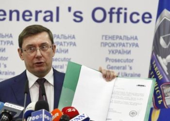 За что могут привлечь к ответственности экс-генпрокурора Луценко