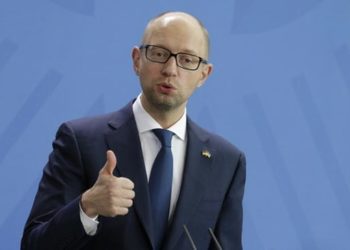 Взятка Яценюку: НАБУ начало расследовать скандальное дело о 6 млн долларов