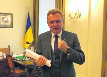 «Размягчат и сделают предложение»: кто и зачем бьет по Садовому