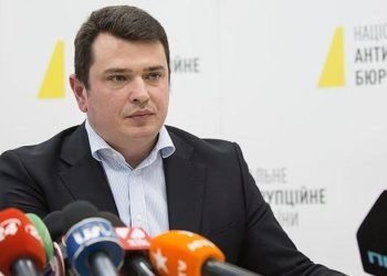 У Зеленского нашли способ лишить кресла погрязшего в коррупционных скандалах директора НАБУ Сытника – СМИ