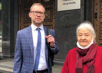 «Я просила только одно — поступите по закону». Мать Олеся Бузины встретилась с генпрокурором Венедиктовой