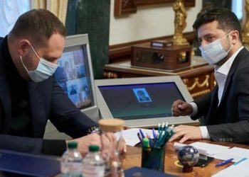 Сорвать выборы, закрыть рынки, увеличить штрафы. Как в Украине готовятся вновь ужесточить карантин