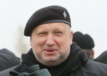 С Турчинова пытаются снять ответственность за Крым