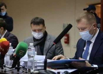 Экс-президент Янукович просит допросить его в суде онлайн. Прокуратура говорит, что это невозможно