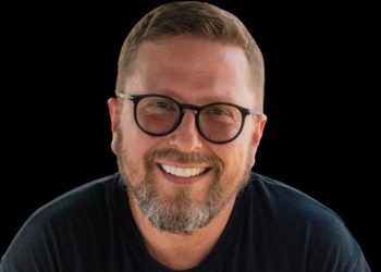 Анатолий Шарий