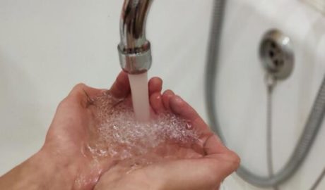 тепло и горячую воду