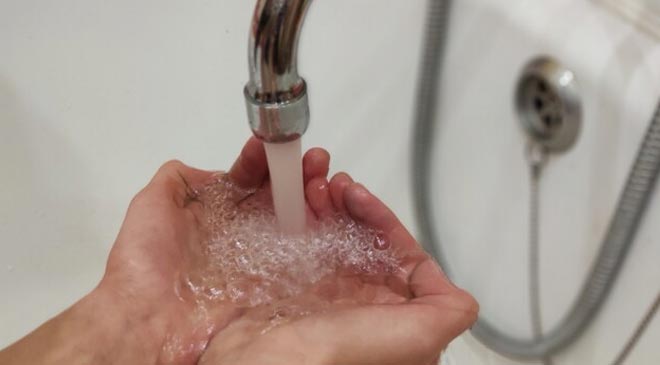 тепло и горячую воду