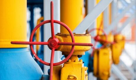 обеспечивать газом
