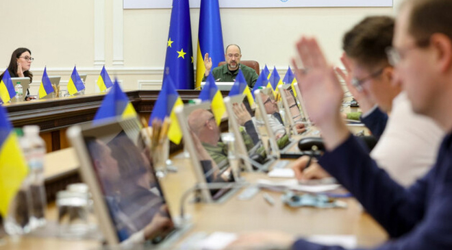 об увольнении двух заместителей