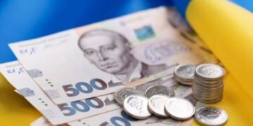 повышать минимальную зарплату