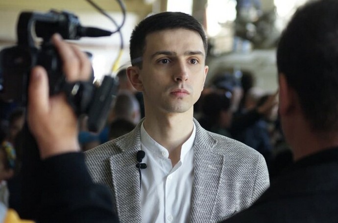 Герман Сметанін на бронетанковому заводі в Харкові, 2021 рік