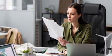 в трудовых отношениях во время войны